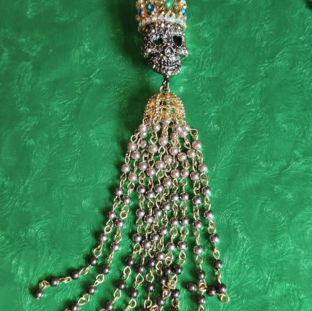 💀📿Betsey ROSARY style Unique Marcasite-Colored Stone Skull Necklace - NWOT📿💀 - Picture 13 of 14